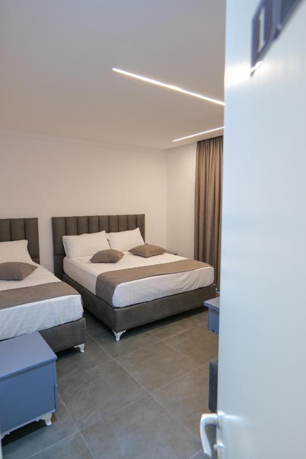 Vila Celaj Hotel Vlore Exterior photo