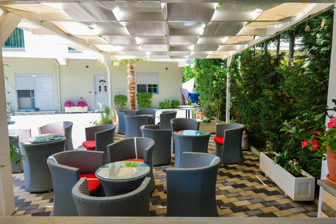 Vila Celaj Hotel Vlore Exterior photo